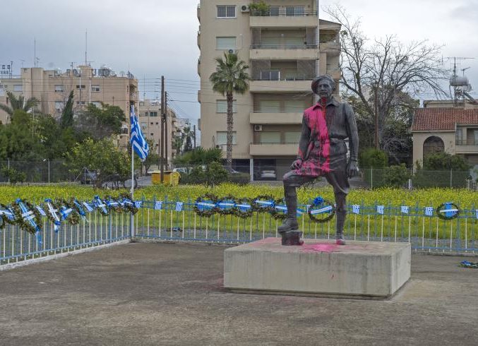 Ά&gamma;&nu;&omega;&sigma;&tau;&omicron;&iota; έ&beta;&alpha;&psi;&alpha;&nu; &mu;&epsilon; &mu;&pi;&omicron;&gamma;&iota;ά &tau;&omicron;&nu; &alpha;&nu;&delta;&rho;&iota;ά&nu;&tau;&alpha; &kappa;&alpha;&iota; &tau;&omicron;&nu; &tau;ά&phi;&omicron; &tau;&omicron;&upsilon; &Gamma;&epsilon;ώ&rho;&gamma;&iota;&omicron;&upsilon; &Gamma;&rho;ί&beta;&alpha; &Delta;&iota;&gamma;&epsilon;&nu;ή &sigma;&tau;&eta; &Lambda;&epsilon;&mu;&epsilon;&sigma;ό